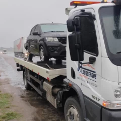 Caminhão guincho de J SILVA PIRES JUNIOR em Gravatá - PE